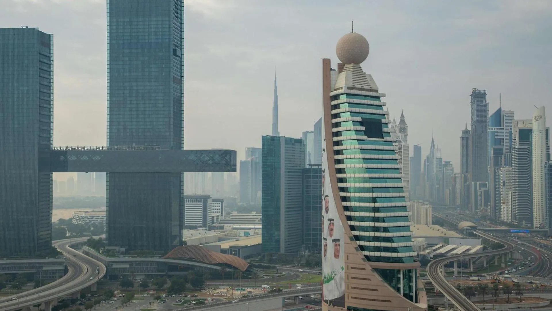Frank Porter - Park Gate Dubai 0*,