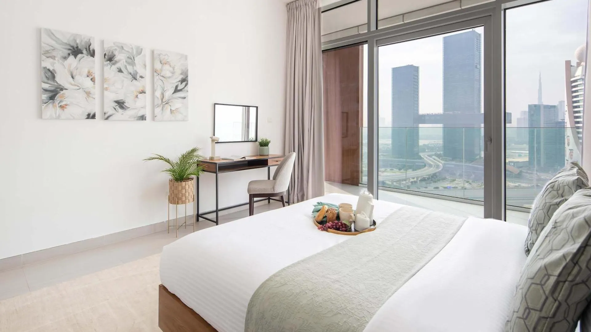 Frank Porter - Park Gate Dubai 0*,  United Arab Emirates